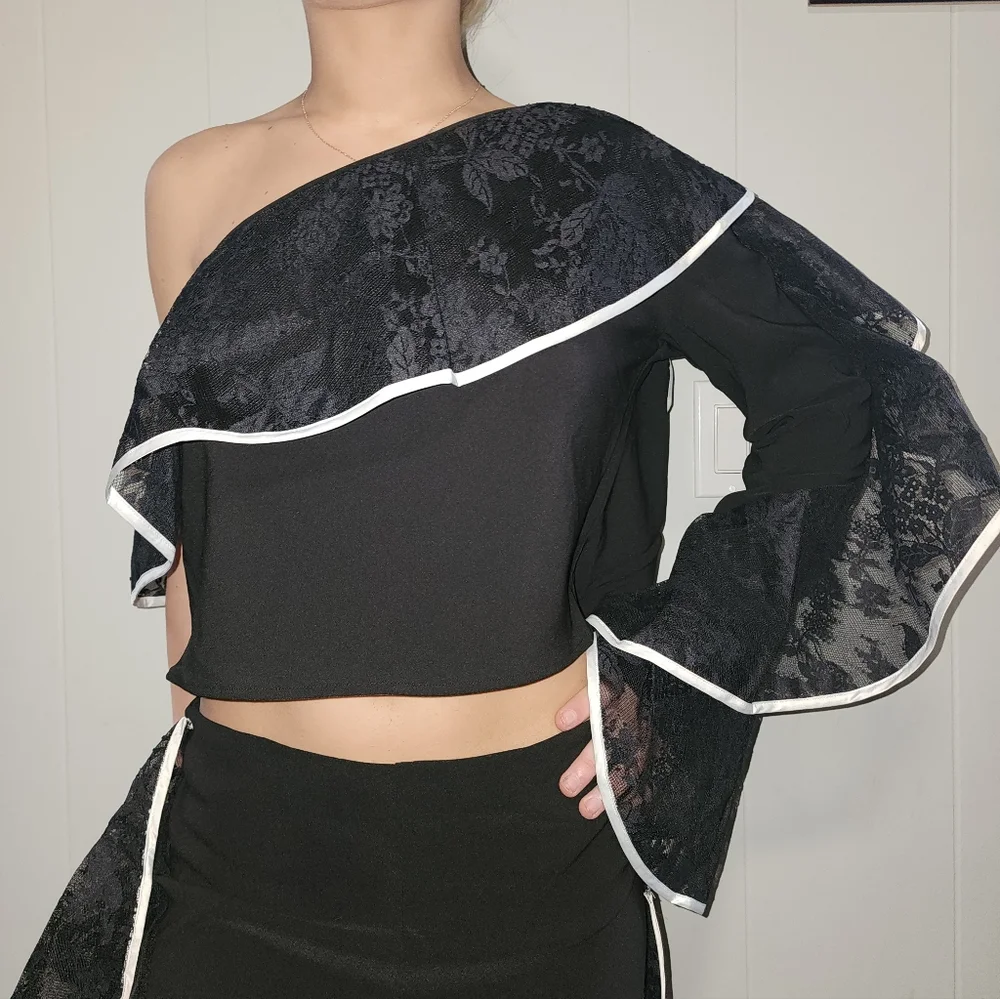 NWT Gorgeous , Akira , 2 Peice Stunning Ruffled Pants , With Matching Top - Picture 4 of 15